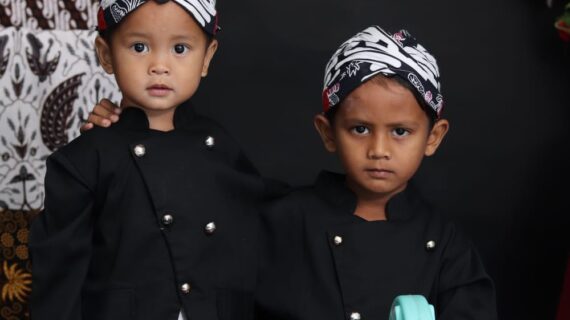 Khitanan Adzriel dan Rayyanza